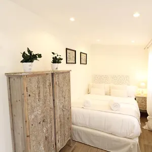 Holiday home Centre Mediterranean House- 5 Bedroom, 4 Bathroom, Terrace Courtyard, Private Rooptop Pool